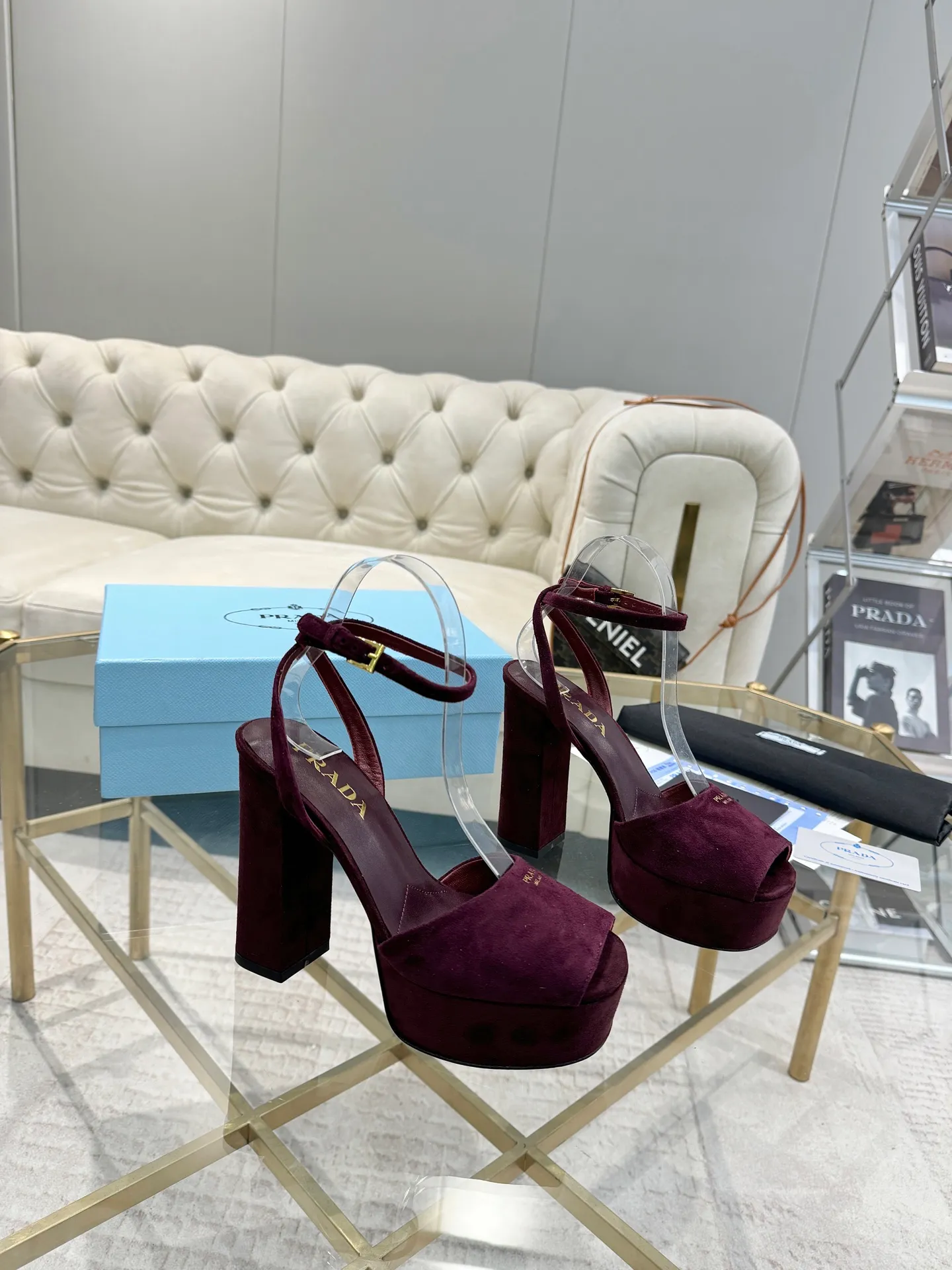 👟👟Ex-factory price 600👟👟 (imitation leather bottom-20) New arrival 👉Ready stock👈Remove the original board and make a 1:1 replica‼ ️The highest version ✅ Prada's early spring catwalk hot style 😘The latest spring style thick square toe water platform series (genuine leather outsole), (simulated leather sole) goddess must-have for super beautiful feet 👉The upper is made of imported original calfskin, soft and textured, lining + foot pads, imported sheepskin lining, breathable and comfortable, private model water platform, heel, water platform 3.5M, heel height 12M Code number 35M-39M (34 40 41 42 43 is custom-made and cannot be returned or exchanged)